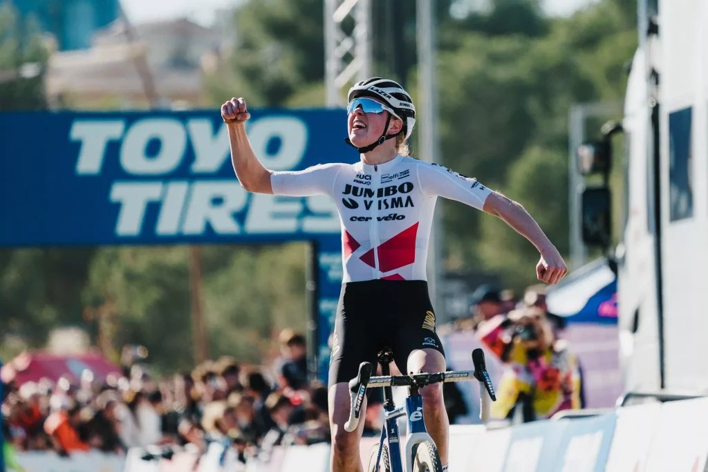 Fem van Empel gana en Benidorm CX