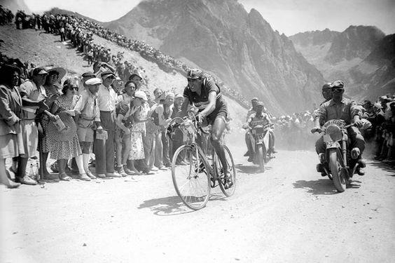 Fausto Coppi en la cima del Tourmalet. Foto France Press