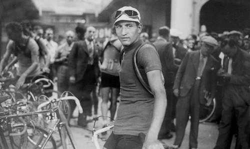 Gino Bartali en sus inicios en el pelotón profesional. Foto:Pìnterest