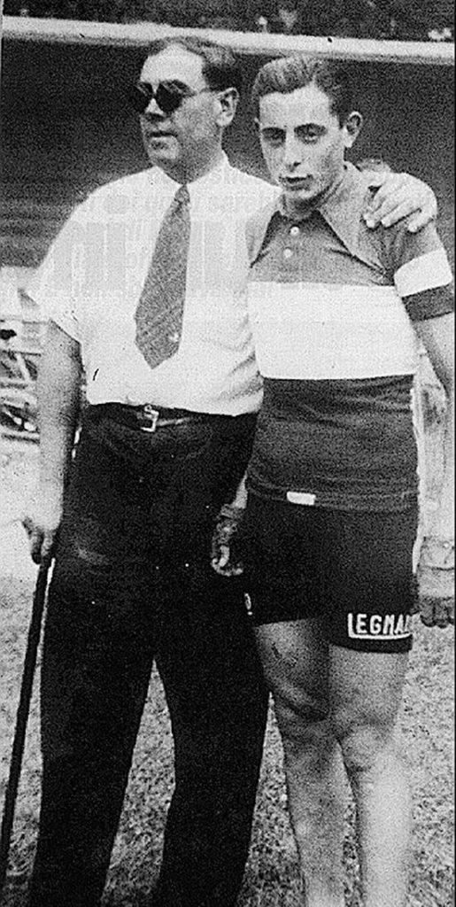 Un joven Coppi con su mentor Biagio Cavanna. Foto:Pinterest