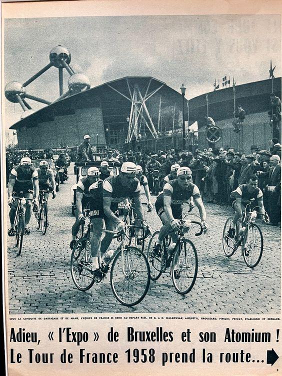 Portada de un periódico  anunciando la salida del Tour de 1958 con el Atomium al fondo.