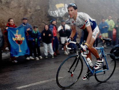 El Chava subiendo el Angliru en la Vuelta de 1999: Foto El País