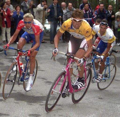 VDB (izquierda), Ullrich (centro) y el Chava (derecha) en la Vuelta Españade 1999. Foto: EFE