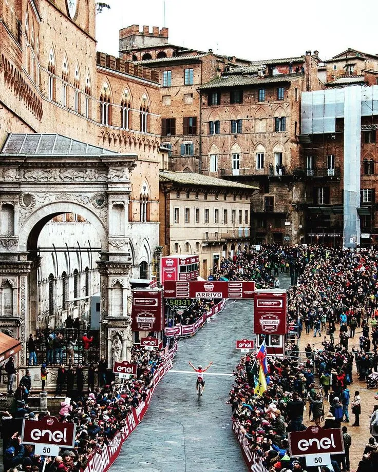 Llegada a Siena de la Strade Bianche. Foto:@ashleygruber