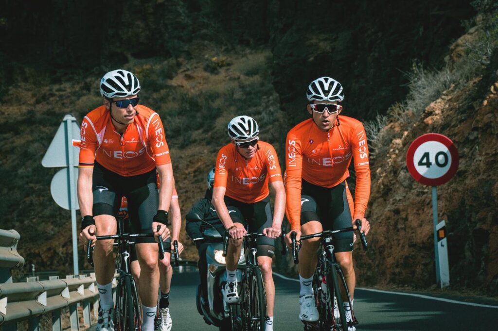 Cada invierno, los mejores del mundo suben hasta el techo de Gran Canaria. Porque aquí se forjan las grandes victorias. La Vuelta se va a las Islas Canarias… y los campeones ya conocen el camino.