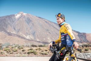 Visma, INEOS, UAE, Movistar… no es casualidad. Las Islas Canarias son el cuartel general del ciclismo de élite. La Vuelta se va a las Islas Canarias… ¿hay mejor forma de cerrar una grande?