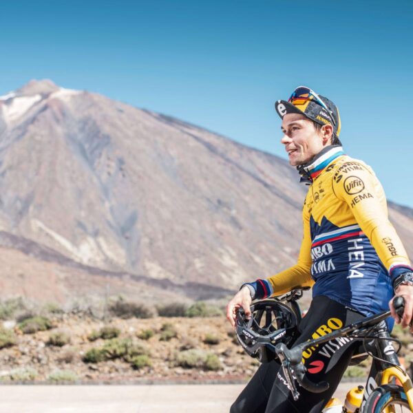 Visma, INEOS, UAE, Movistar… no es casualidad. Las Islas Canarias son el cuartel general del ciclismo de élite. La Vuelta se va a las Islas Canarias… ¿hay mejor forma de cerrar una grande?