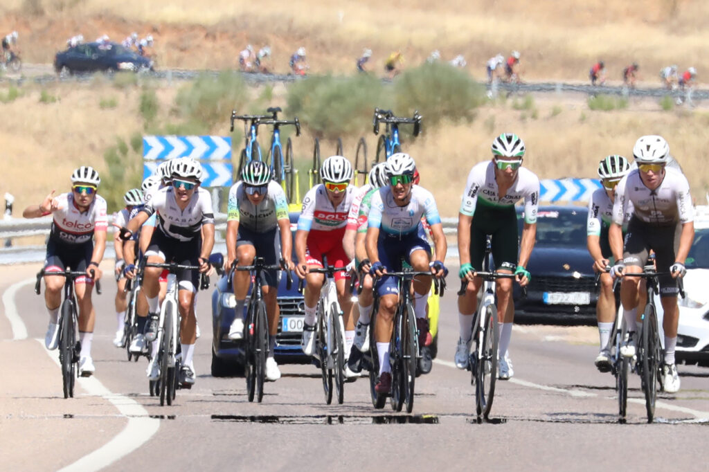La fuga será punto y aparte en el II GP Ciclista Flandriens que buscarán la gloria entre giros y viento en tierras toledanas, desafiando la lógica del pelotón.
