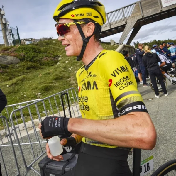 Sepp Kuss: «Jonas comentó que tenía muy buenas piernas»