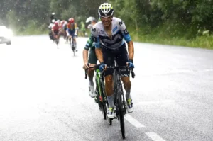 Enric Mas y Movistar Team en plena carrera