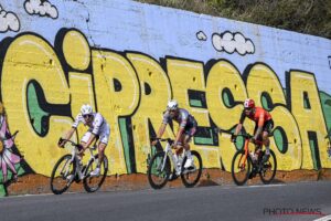 Cipressa-Pogacar-Van-der-Poel-Ganna-Milano-San-Remo-2025