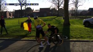Van Aert en Le Samyn 2026 con su gafe y ¿sabotaje?
