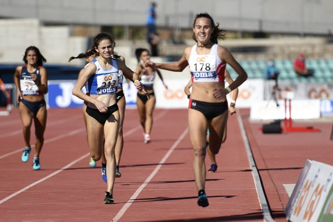 Paula Blasi campeona de 800m Sub18