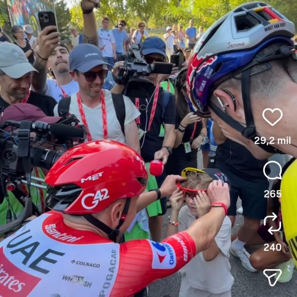 El bonito gesto de Pogačar con el hijo de Van Aert en La Vuelta 26